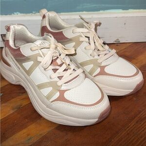Skechers Women's Beige Sneakers